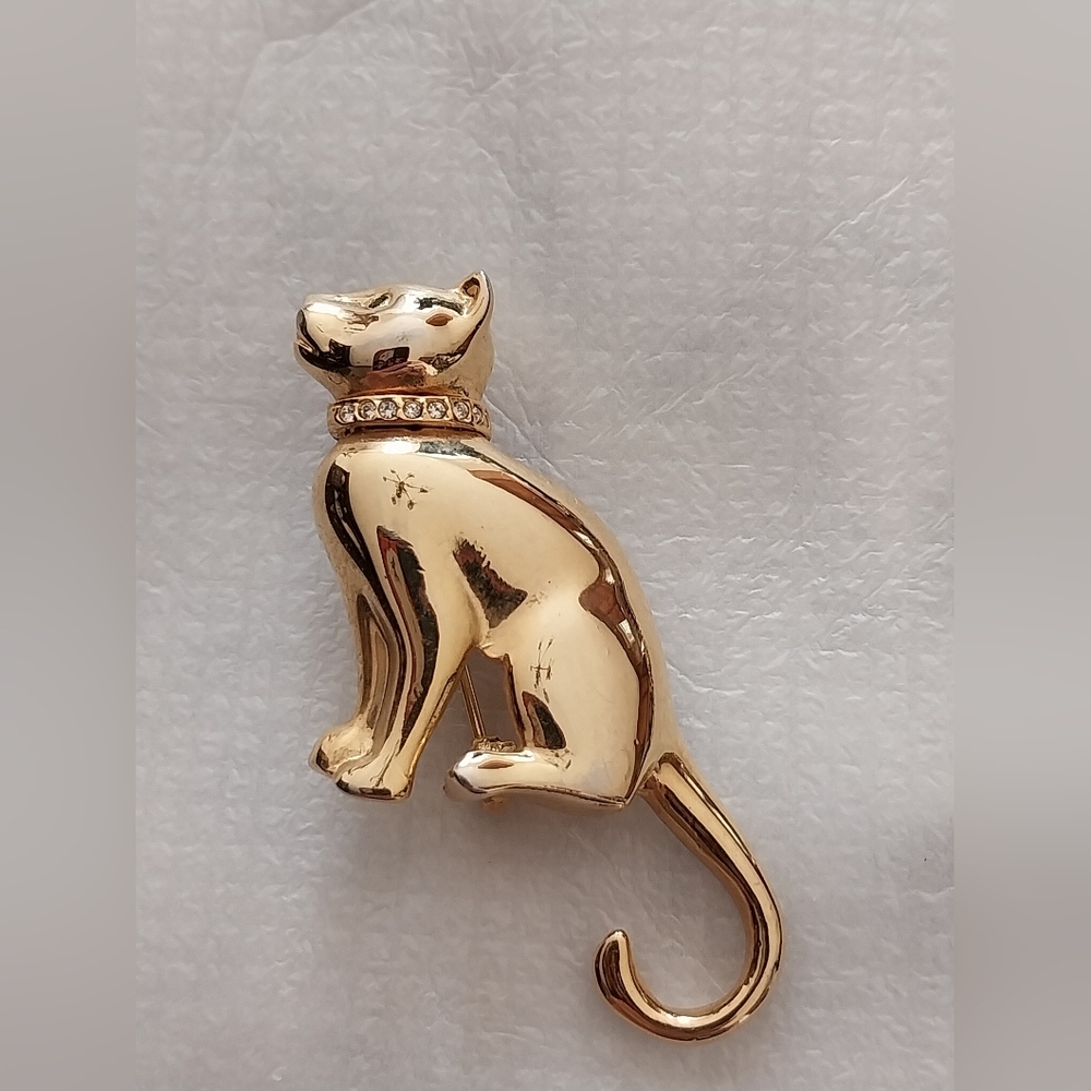 GoldTone Regal Cat with Rhinestone Collar Brooch